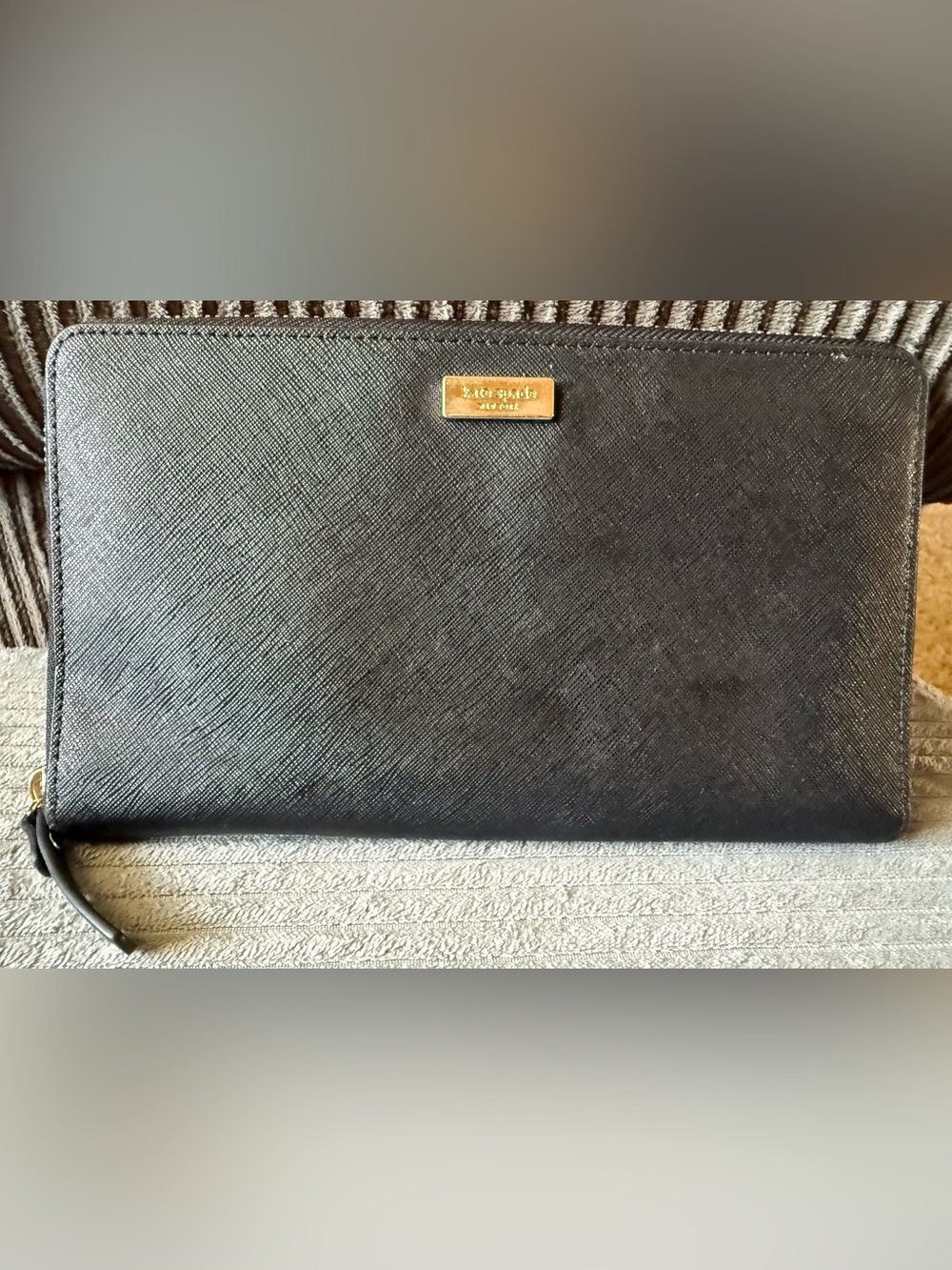 kate spade Black Textured Leather Zip Wallet Large Gold Plaque Saffiano